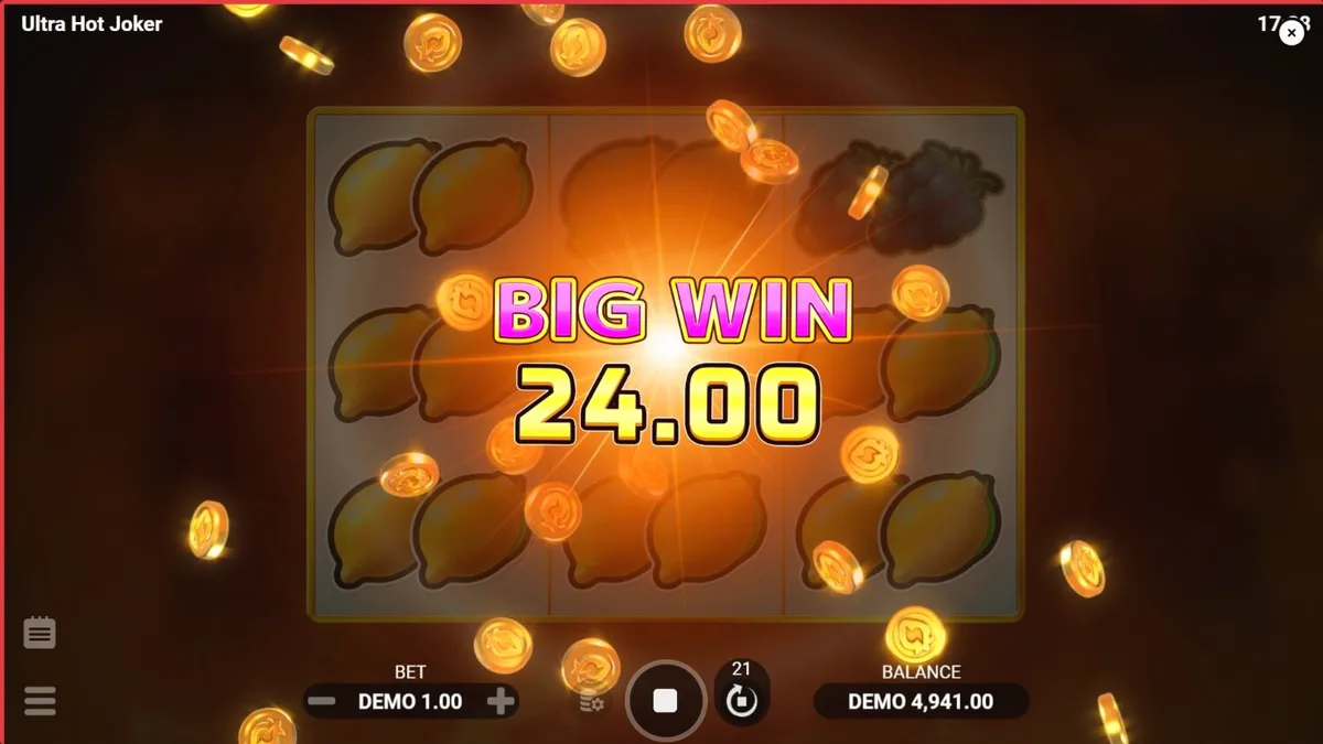Interface do slot Ultra Hot Joker com frutas flamejantes e o símbolo do Joker